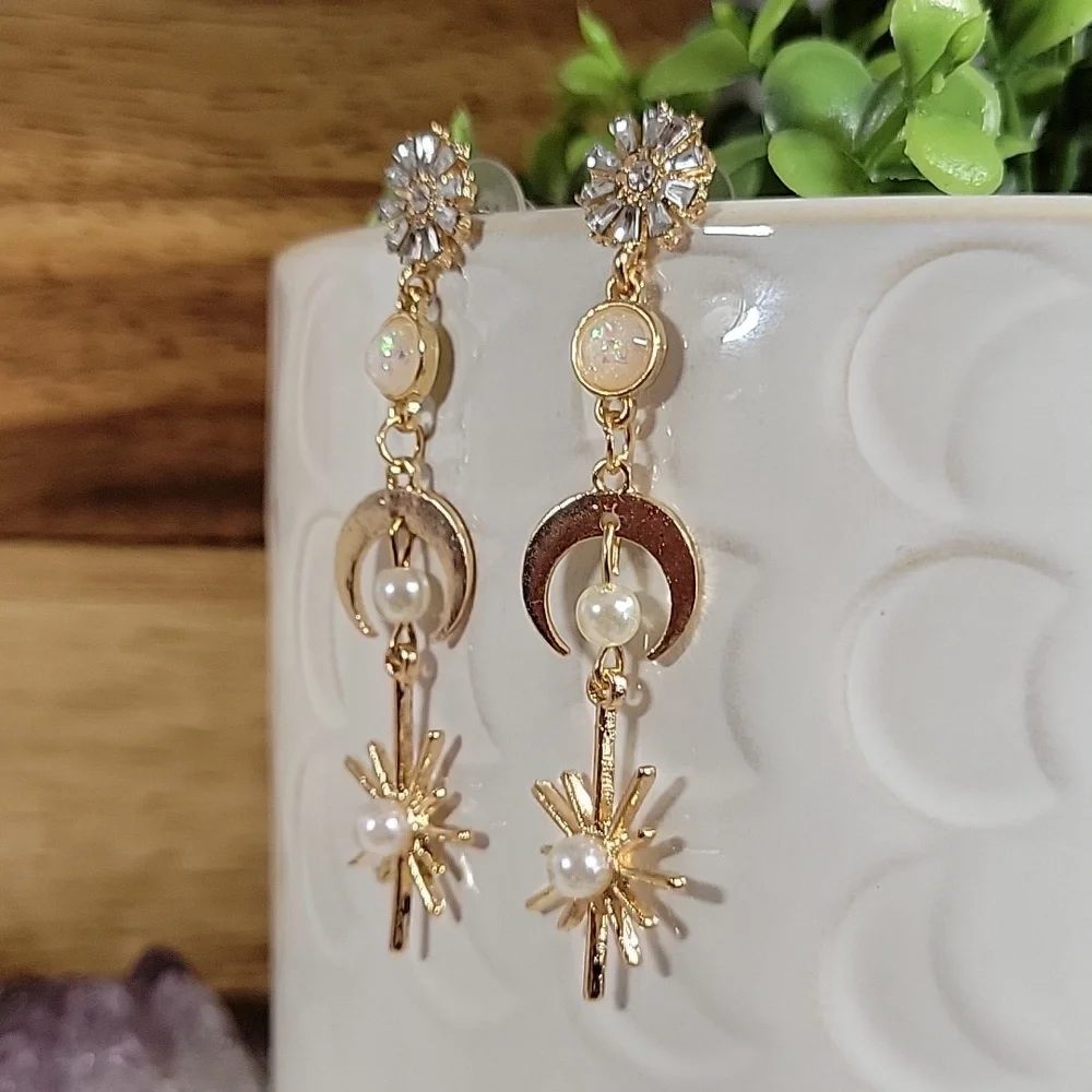 🔥LAST PAIR🔥 Celestial Holiday MCM Dangle Earrings - Picture 1 of 6